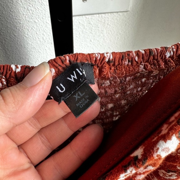 Floral Spaghetti Strap romper - Picture 2 of 3